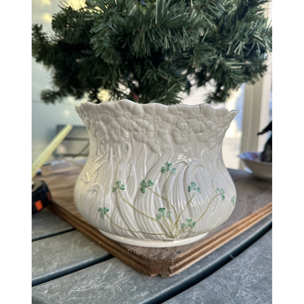 Vintage Belleek Ireland Shamrock Daisy Vase Large Planter 5.5"x 7.25" Ivory